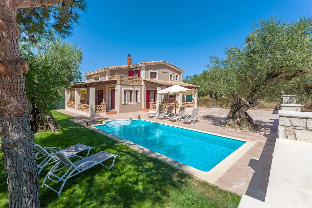 Evalexia Villa - Luxury Villa With Private Pool Near Laganas Perfect For Groups By Villa Mana Gers Kalamákion 外观 照片