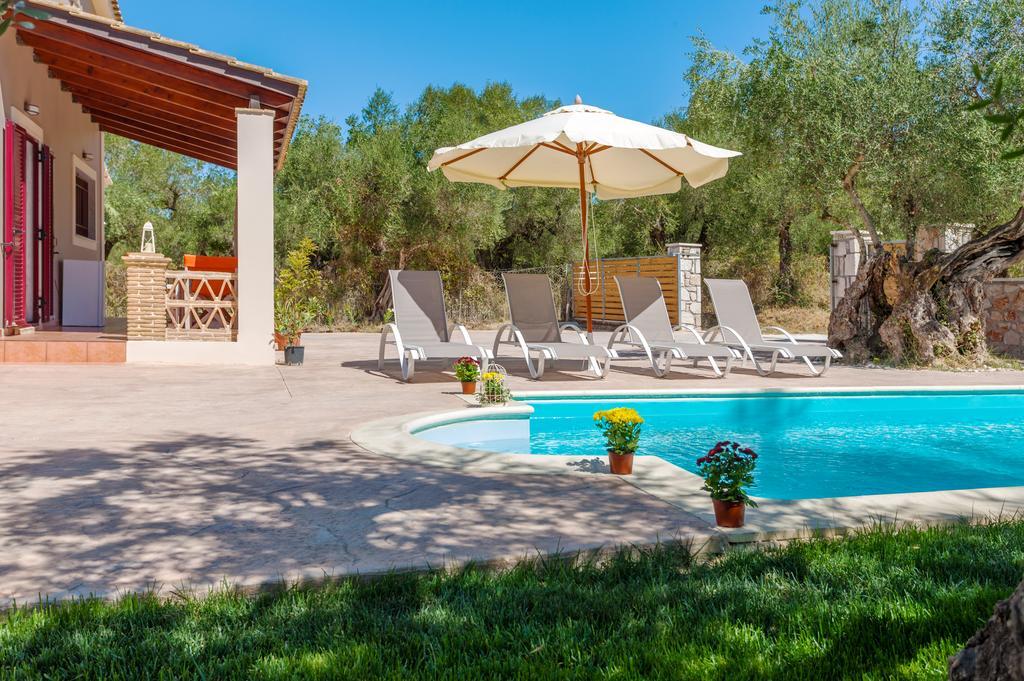 Evalexia Villa - Luxury Villa With Private Pool Near Laganas Perfect For Groups By Villa Mana Gers Kalamákion 外观 照片