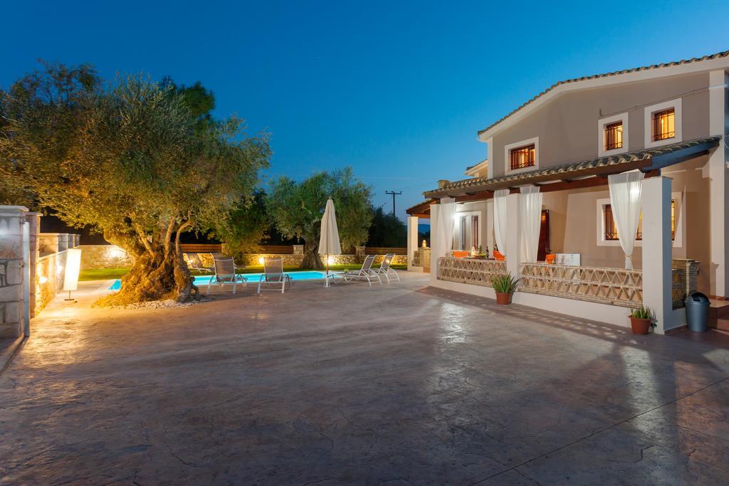 Evalexia Villa - Luxury Villa With Private Pool Near Laganas Perfect For Groups By Villa Mana Gers Kalamákion 外观 照片